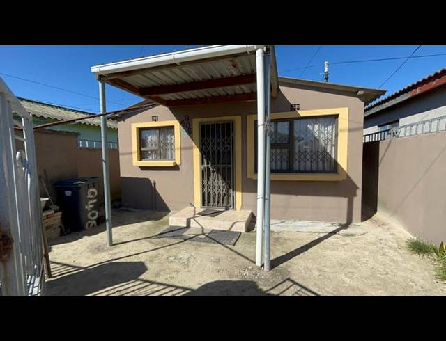 2 BEDROOM HOUSE FOR SALE IN KHAYA